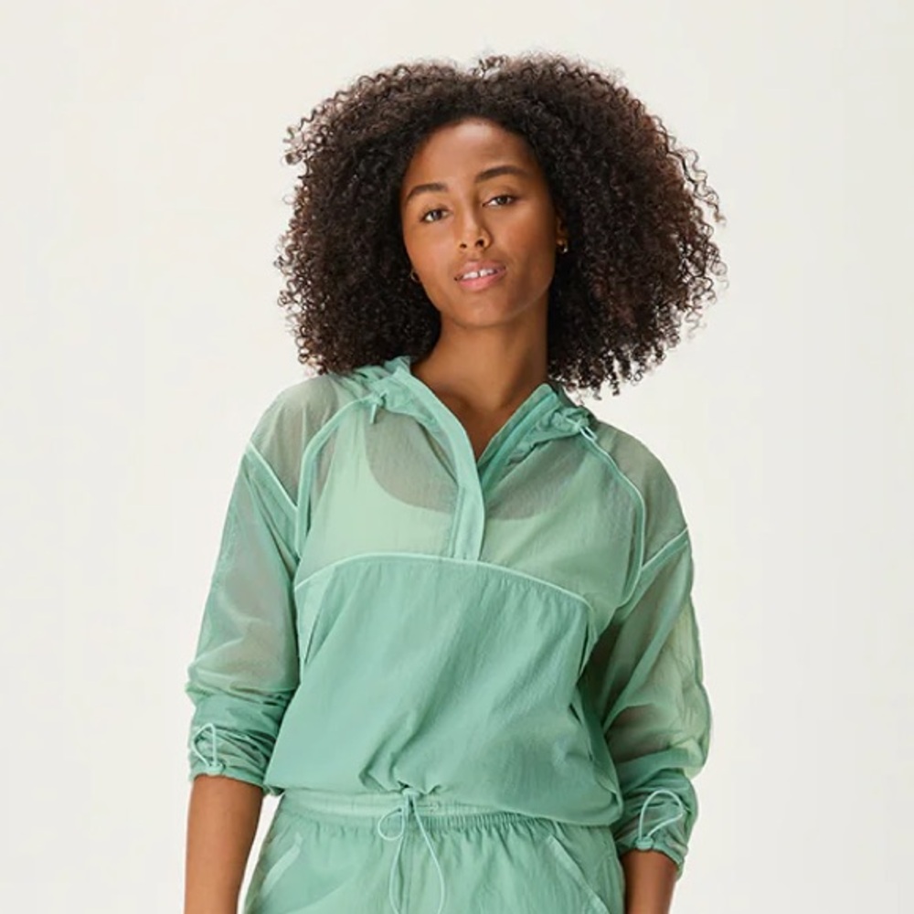 Outdoor Voices Light Green Women's Pull Over Windbreaker